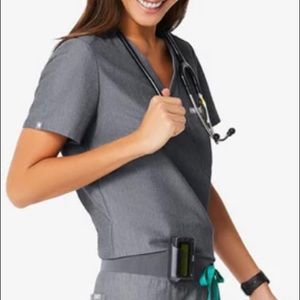 Figs XS scrubs set: Zamora™ Jogger Pants and Catarina™ One-Pocket Top